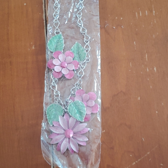 Necklace and earrings set - Picture 2 of 4